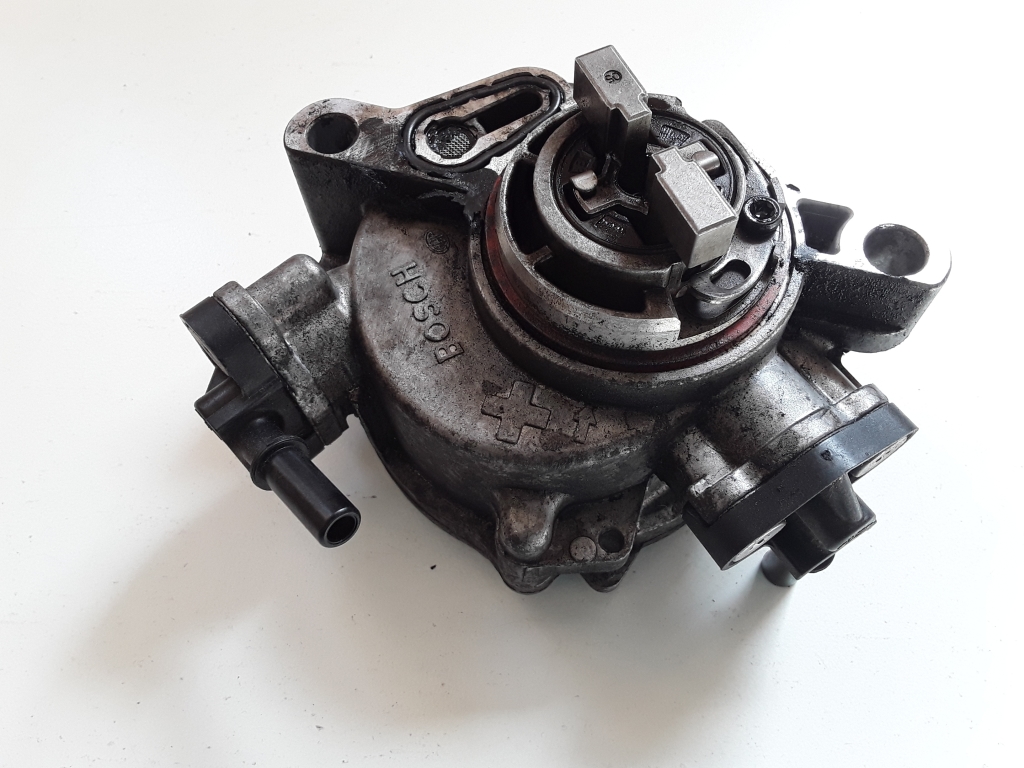 Used Peugeot 508 Vacuum Pump 9804021880