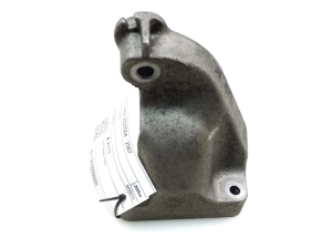   Engine holder 