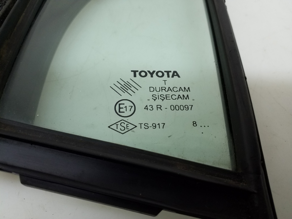 TOYOTA Yaris 2 generation (2005-2012) Фортка передней левой двери 681260D010 20983898