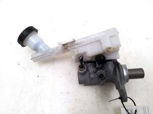 Brake master cylinder - 