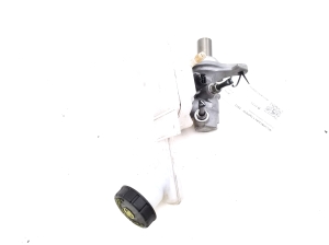 NISSAN Juke F15 (2010–2018) Brake master cylinder - 2