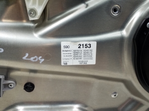 Mercedes Benz C-Class 204 (2007–2014) Priekšējo durvju logu pacēlājs un tā daļas - 2