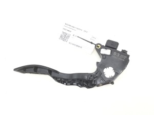 NISSAN Juke F15 (2010–2018) Accelerator pedal 180021HM0B - 2