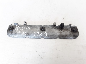   Valve cover 