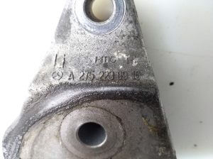  Engine holder 