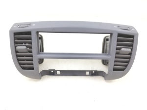 Dashboard air vent grilles - 68260K10381