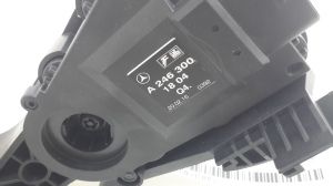 Mercedes Benz A-Class 176 (2012–2018) Accelerator pedal A2463001804 - 2