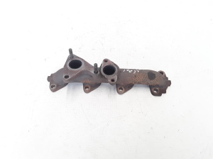  Exhaust manifold 