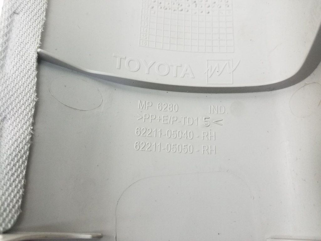 TOYOTA Avensis T27 Стойка правой стороны 6221105040 20984459