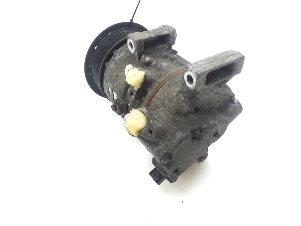 Used TOYOTA Avensis Air conditioner compressor 8831002400