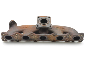  Exhaust manifold 