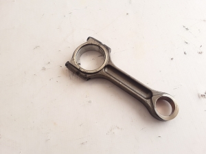  Connecting rod 