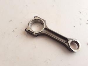  Connecting rod 