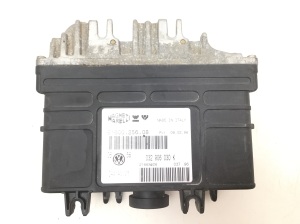 Volkswagen Polo III (1994–2001) Engine control unit 032906030 - 2