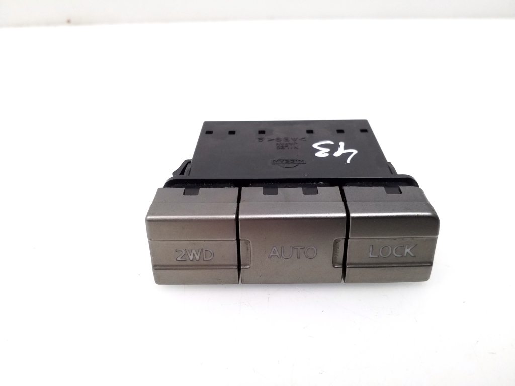 NISSAN X-Trail T30 (2001–2007) Differential lock switch NISSAN X-Trail T30 (2001–2007) Differential lock switch