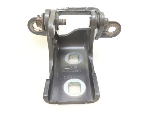 Charnière supérieure de porte avant