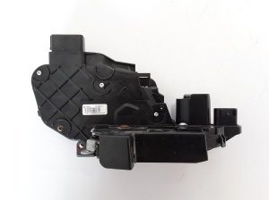 Rear side door lock - 30799331