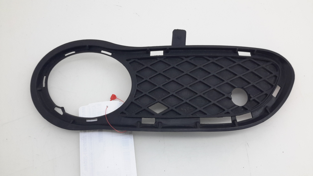 Mercedes Benz CLC-Class 203 (2001–2007) Nebelscheinwerferabdeckung vorne A2038850923 Mercedes Benz CLC-Class 203 (2001–2007) Nebelscheinwerferabdeckung vorne A2038850923