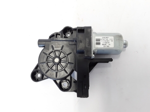 Aizmugurējo sānu durvju logu pacēlāja motors - 31253063