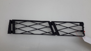 Grille inférieure de pare-chocs avant - 5311228020