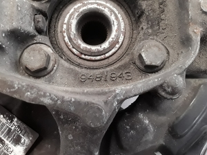 VOLVO XC70 (2000–2007) Front wheel hub 9461943 - 3