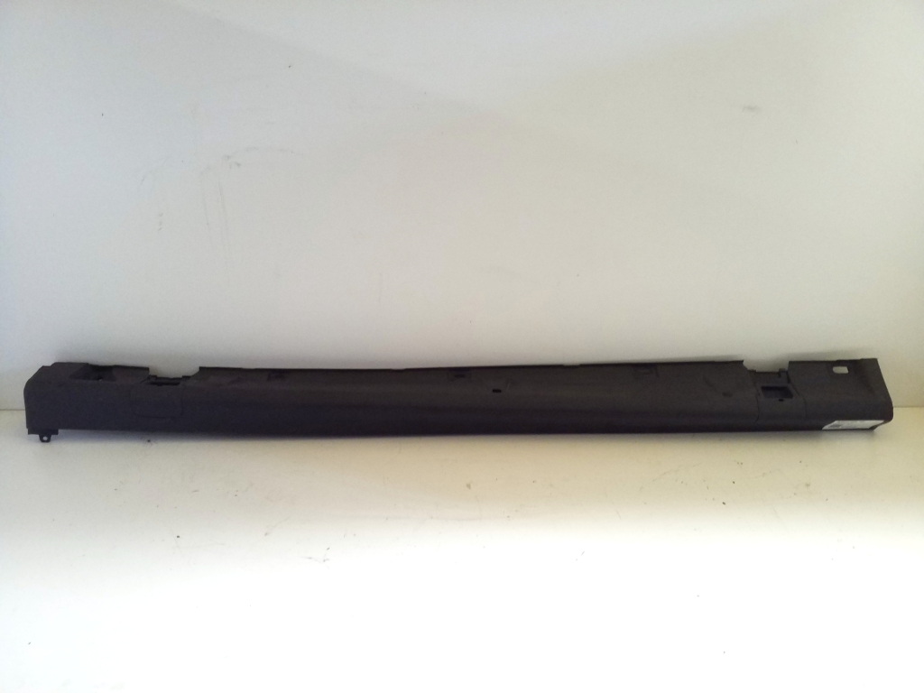 Opel Corsa C (2000–2006) Exterior sill trim 09165718 Opel Corsa C (2000–2006) Exterior sill trim 09165718