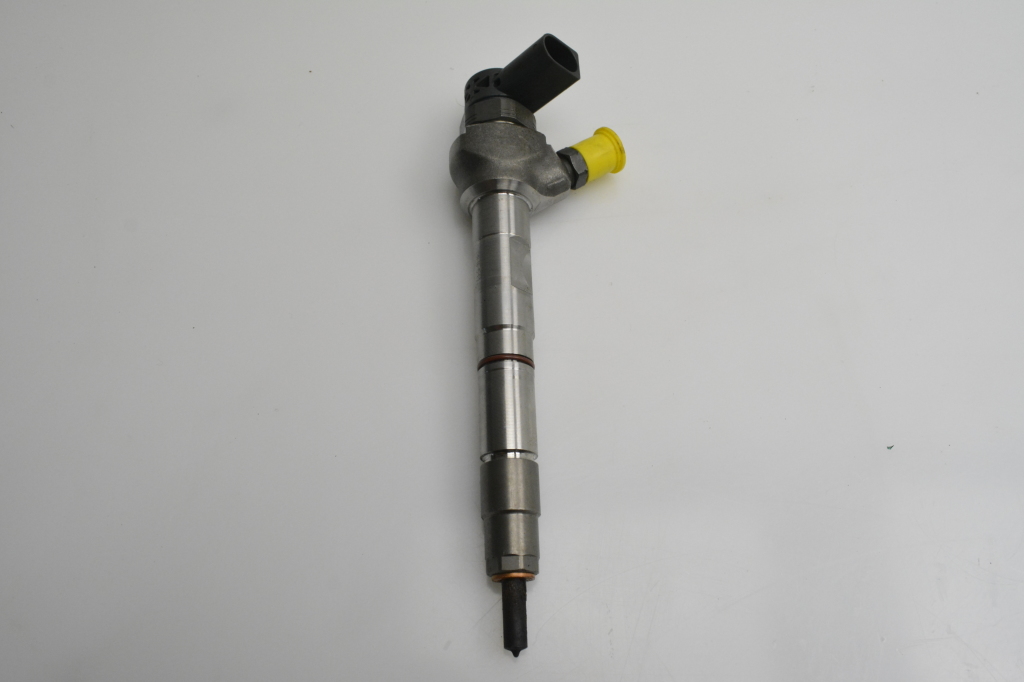 Used Volkswagen Passat Fuel injector 04L130277AC