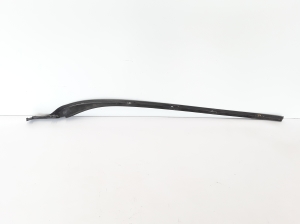  Windscreen strut outer 