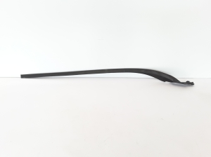  Windscreen strut outer 