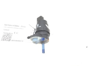 Opel Astra H (2004–2010) Front windshield washer pump 13248320 - 2