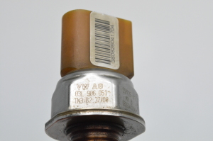 AUDI A4 B7 (2004–2008) Fuel rail pressure sensor 03L906051 - 2