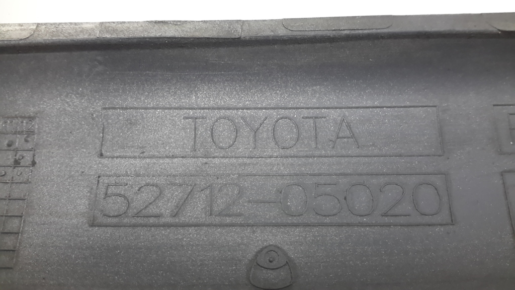 TOYOTA Avensis 2 generation (2002-2009) Priekšējā bampera labais moldings 5271205020 20973570