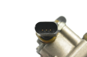 Volkswagen Golf VI (2008–2013) Kraftstoffpumpe 06E906051K - 4