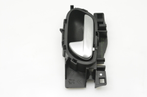 Peugeot 2008 (2013–2026) Front door inner handle 96555518VV - 4