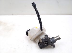  Master cylinder 