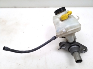  Master cylinder 