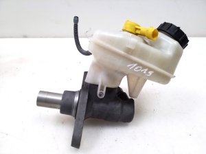  Master cylinder 