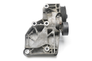 Opel Astra J (2009–2017) Alternator bracket 55570104 - 2