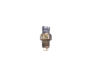 TOYOTA Previa (2000–2006) Fuel rail pressure sensor 8945820020 - 3