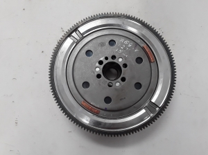  Clutch flywheel 