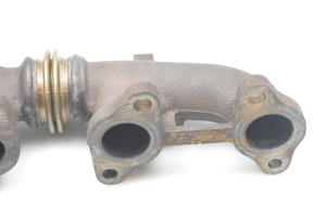  Exhaust manifold 