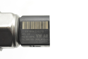 Skoda Superb (2015–2026) Fuel rail pressure sensor 04L906054 - 2