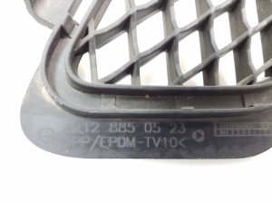 Mercedes Benz E-Class W212 (2009–2015) Priekšējā bampera apakšējā reste A2128850523 - 3