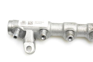 Volkswagen Passat B7 (2010–2014) Kõrgsurve kütusetoru 03L130089P - 3