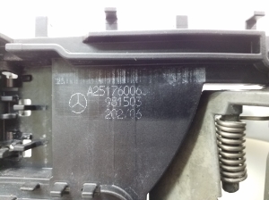 Mercedes Benz R-Class 251 (2006–2017) Rear side door exterior handle and its parts - 2