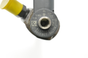 AUDI A4 B8 (2007–2016) Fuel injector 04L130277AE