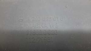Mercedes Benz C-Class 203 (2000–2007) Esikaitseraua numbrimärgi hoidik A2038850181 - 3