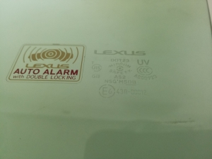 LEXUS IS (2005–2013) Esiukse klaas 6810253051 - 2