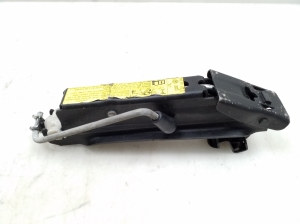 Volkswagen Golf V (2003–2009) Trunk tool tray and its parts - 7
