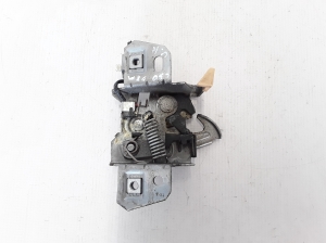   Engine cover lock 